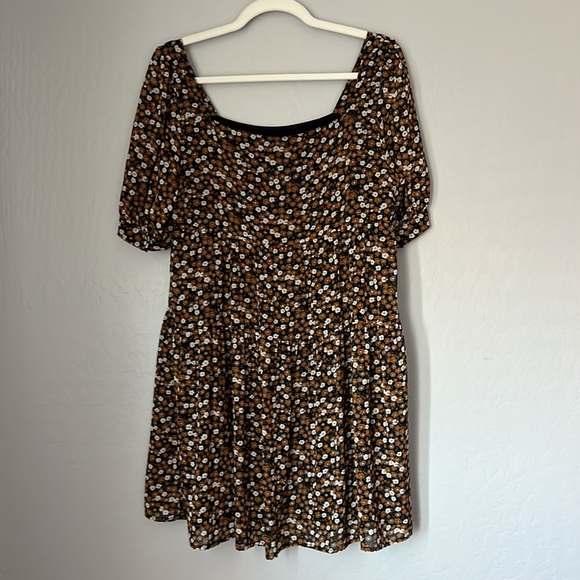 Fashion Union Mini Smock Dress in Retro Floral Organza - Picture 8 of 11